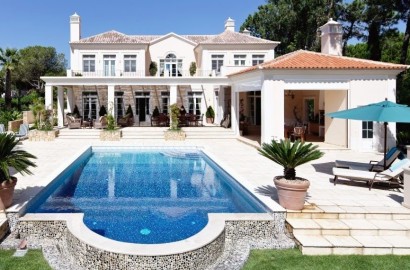 villa with big swimming pool